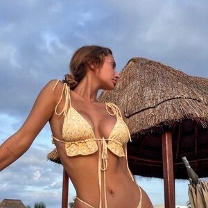 FARAGO Lucia bikini top in yellow floral size Small